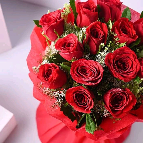 12 Red Roses Bouquet