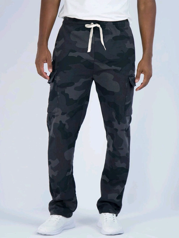 Real Essentials Men's Camo Print Fleece Cargo Jogger - camo print, M