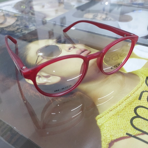 Trendy Round Matt Frame