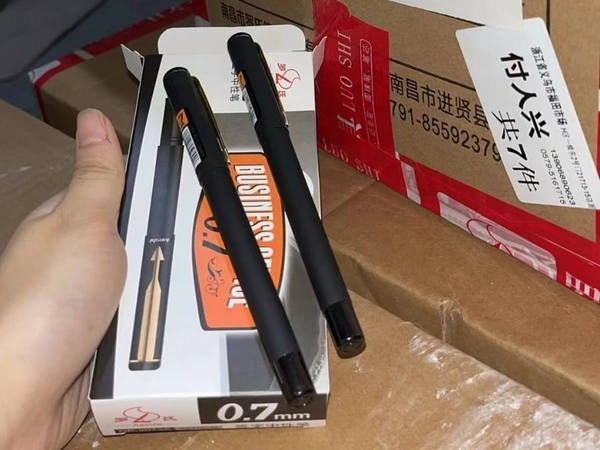 luoshi Golden Trim and Matte Black Roller Smooth Gel Pen 0.7 mm 