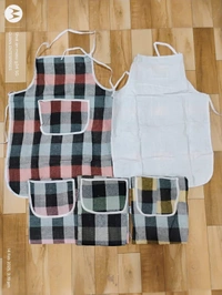 Waterproof Cotton Kitchen Apron with Front Pocket (Multicolour)