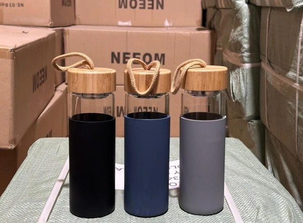 550 ML Borosilicate Glass Water Bottle with Bamboo Lid and Silicone Sleeve - BPA-Free  - Navy Blue
