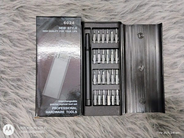 24 in 1 Mini Screwdriver Set with Case, Small Screwdriver Set of Flathead and Phillips, Screwdrivers Magnetic Micro Screwdriver Kit, Screwdriver Set for Electronics、Jewelers、PC、Glasses