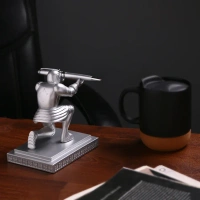 Knight Pen Holder – Decorative Resin Pen Holder and Desk Organizer with Knight Design, Office and Home Ornament, Elegant Silver Finish, Gift for Professionals & Students