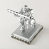 Knight Pen Holder – Decorative Resin Pen Holder and Desk Organizer with Knight Design, Office and Home Ornament, Elegant Silver Finish, Gift for Professionals & Students