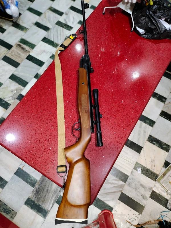 DX - 100 WALNUT WOOD LIMITED EDITION WITH GAMO SCOPE 4*20 - Bourbon, 4 Ft