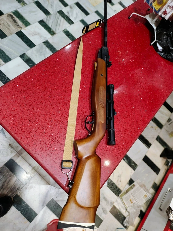 DX - 100 WALNUT WOOD LIMITED EDITION WITH GAMO SCOPE 4*20 - Bourbon, 4 Ft