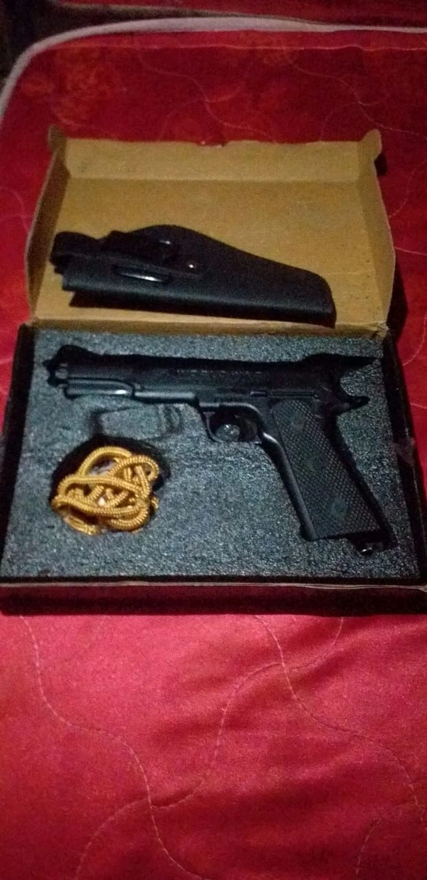 MATT  BLACK WORLD WAR EDITION 9 MM TOY GUN ( 1 BOX CORK ONLY) - Black, 7 Inch