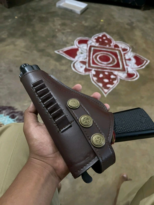 MATT  BLACK WORLD WAR EDITION 9 MM TOY GUN ( 1 BOX CORK ONLY) - Black, 7 Inch