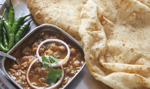 (Makora Shah) Puri Chana Plate