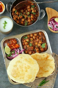 (Makora Shah) Puri Chana Plate