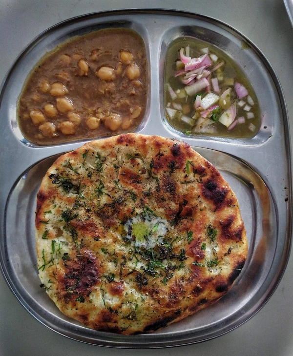 (Makora Shah) Naan Chana Plate