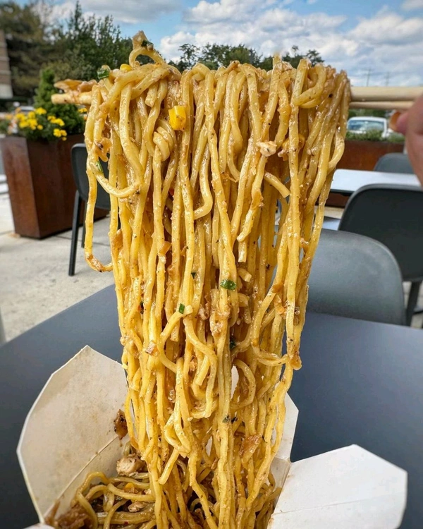 (Momo Mirchi) Corn Hakka Noodles