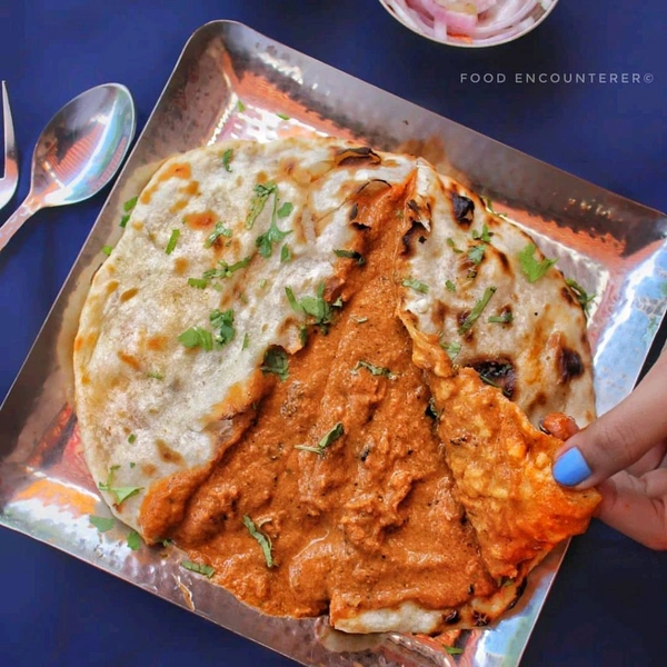 (HnC) Stuffed Naan With Gravy