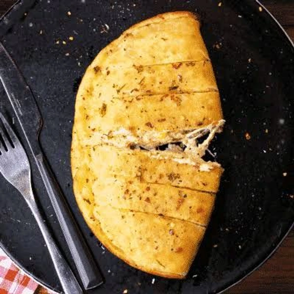 (La Pino'z) Mutton Keema, Jalapenos With Cheese Garlic Bread