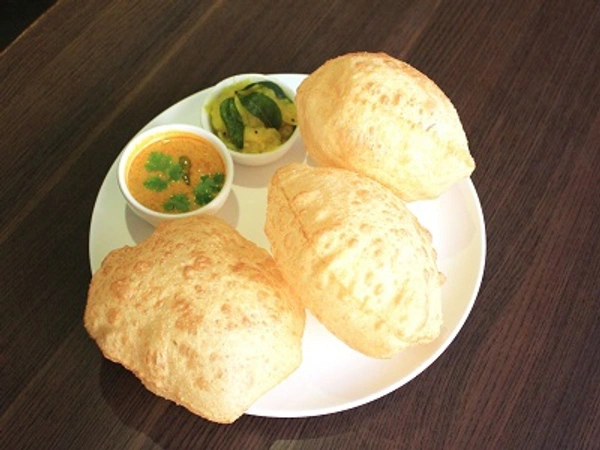 Garma Garam Puri 3 Piece (Plate) - Medium