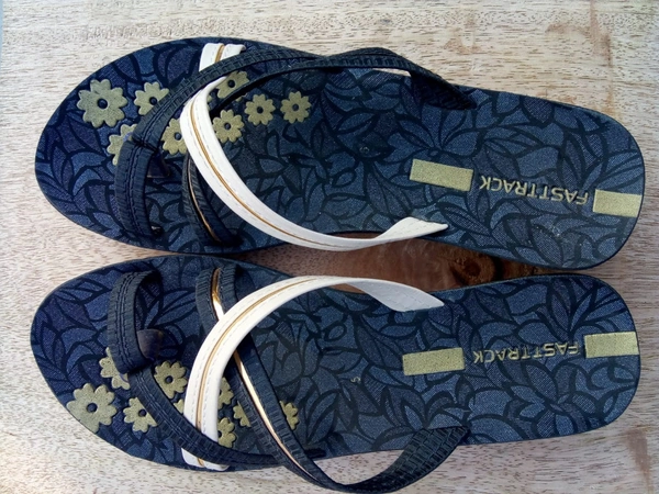 ladies sandals  - 10