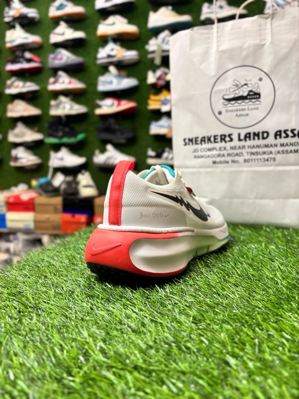 Zoom X Invincible 3 - 7.5