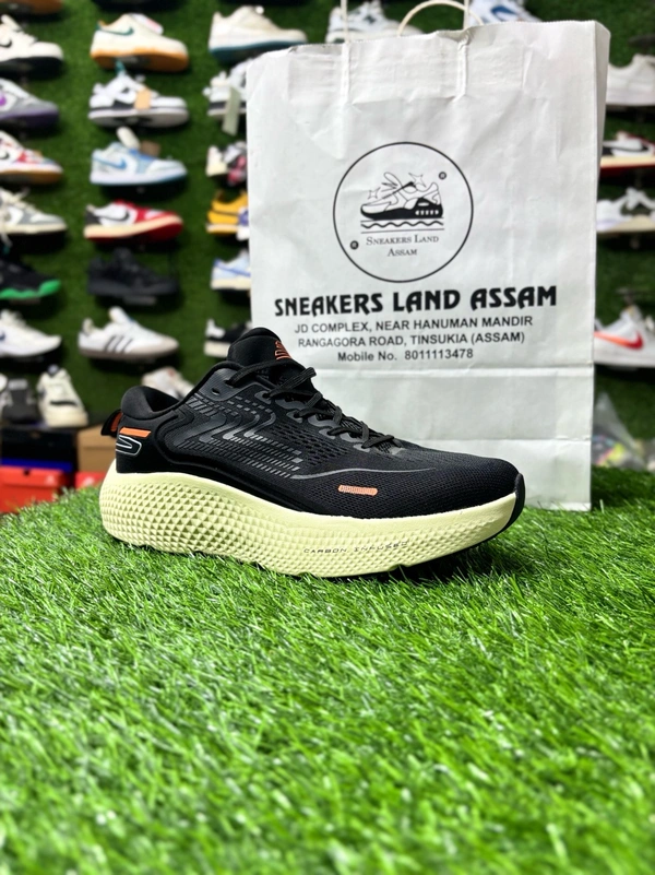 Sketchers Hyper Ultra Soft - 7.5