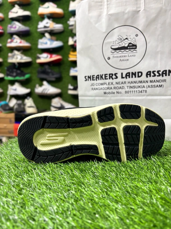 Sketchers Hyper Ultra Soft - 7.5