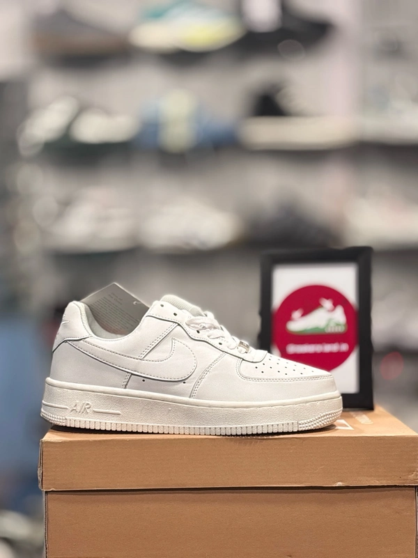 Airforce 1 White - 42 (7.5)
