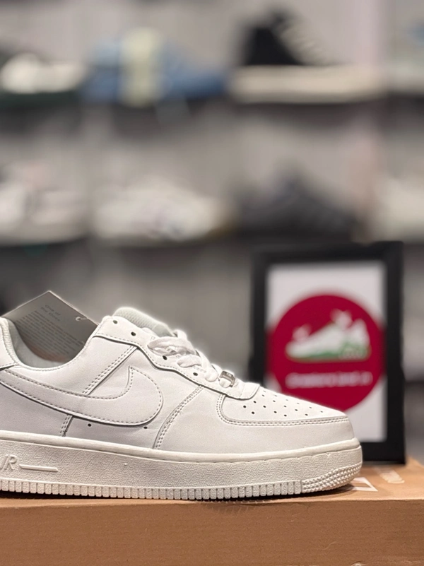 Airforce 1 White - 42 (7.5)