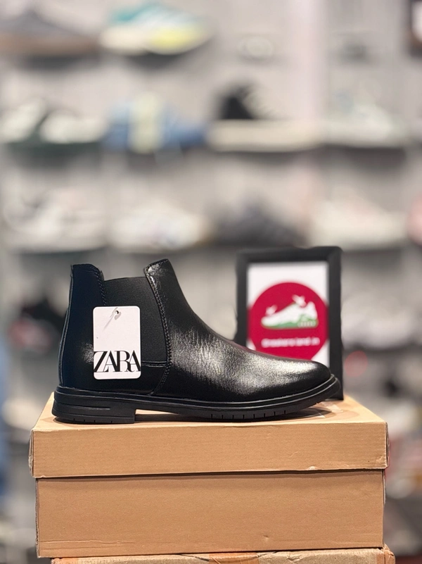 Chelsea Black- Lethear - 41(7)