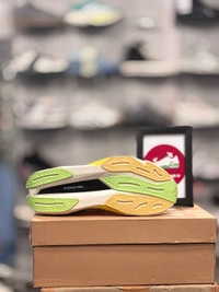 NB Elite Neon Running - 43 (8.5)