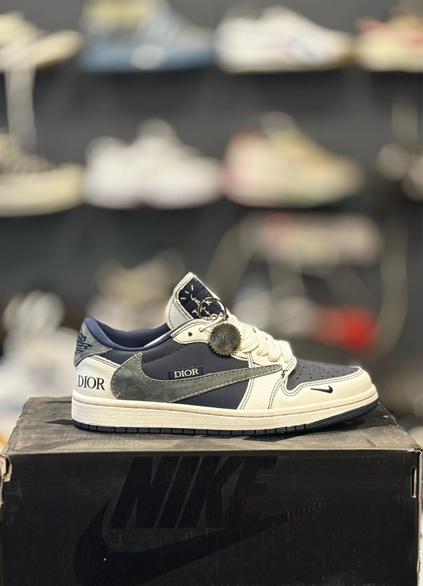 AIRJORDAN x DIOR - 8.5 (43)