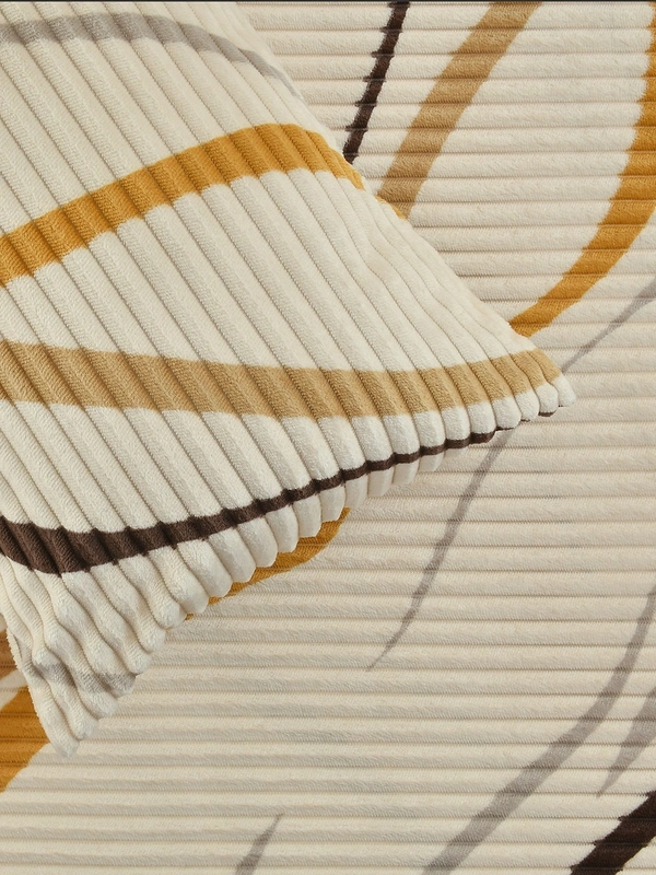 MORADO 190 GSM Flannel Super Soft Warm Elastic Fitted Double Bed Bedsheet with 2 Pillow Covers for Winters - 72x78x8 Inches, Cream - 72x78x8 Inches, Cream