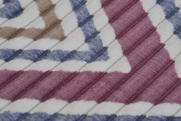 MORADO 190 GSM Flannel Super Soft Warm Double Bed Quilt Cover/Duvet Cover/Rajai Cover/Blanket Cover for Winters with Zipper -90x100 Inches, White & Pink - 90x100 Inches, White & Pink