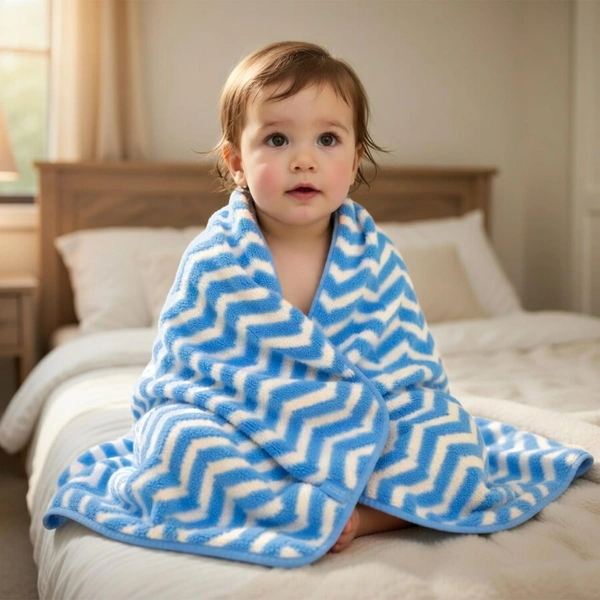 LUXE HOME INTERNATIONAL Microfibre Bath Towel Chevron Pattern Super Absorbent Quick Dry Lightweight Soft Towels for Kids Boys Girls Adults 70x132cm Blue Pack of 1
