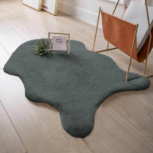 Luxe Home Super Soft Rabbit Fur Rug - Non-Slip, Plush Floor Mat - 135x90 cm Faux Fur Carpet for Living Room, Bedroom, Nursery, and Decorative Floor Covering