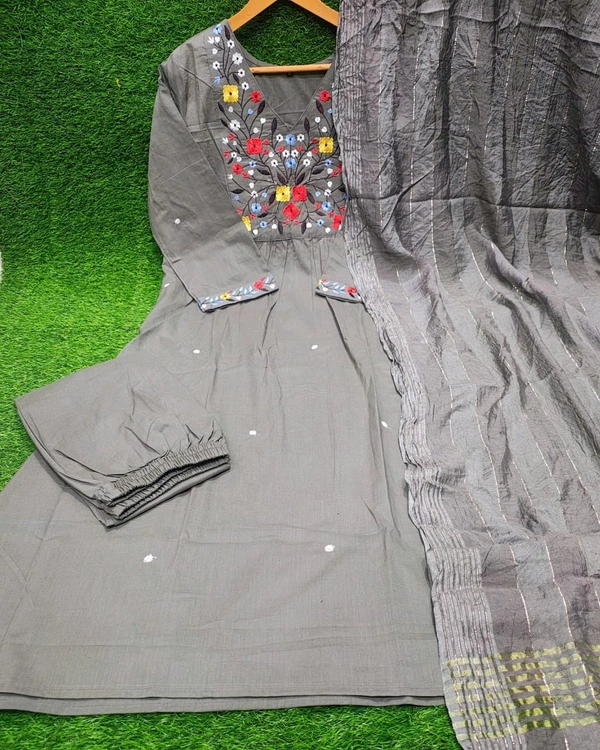 LCJ 5649 *NEW Very Beautiful 3ps Set 
cotton fabric Anarkali kurti pant and dupatta. - 2XL-44