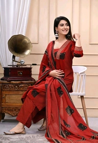 LCW 5700  Name: Women Fashionable Printed Hand Work  Cotton Rayon Kurti With Malmal Dupatta and Pant Set  - L-40