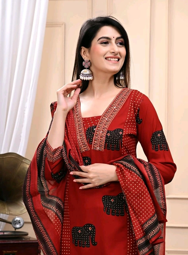 LCW 5700  Name: Women Fashionable Printed Hand Work  Cotton Rayon Kurti With Malmal Dupatta and Pant Set  - 2XL-44