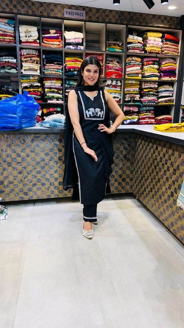 SF5  5814 BEAUTIFUL COTTON KURTI PANT DUPATTA  EMBROIDERY WORK WITH LESS WORK  - L-40