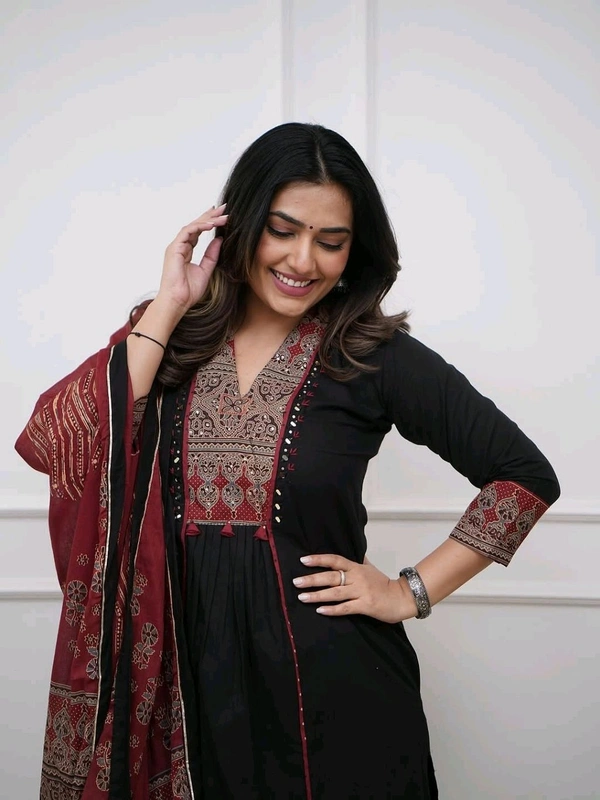 SF5  5814 Beautiful  A-line  kurti with hand mirror work.
Cotton straight plazo set  With Dupatta  - Black, L-40