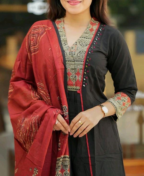 SF5  5814 Beautiful  A-line  kurti with hand mirror work.
Cotton straight plazo set  With Dupatta  - Black, L-40