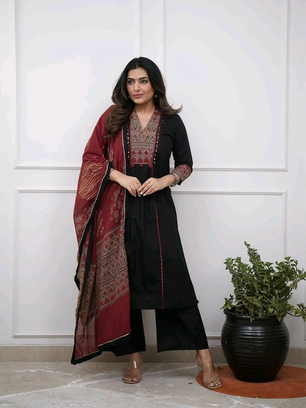 SF5  5814 Beautiful  A-line  kurti with hand mirror work.
Cotton straight plazo set  With Dupatta  - Black, 2XL-44