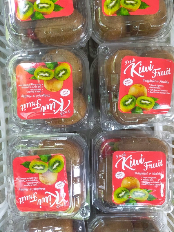 Kiwi Fresh Fruits  (3 Pcs)