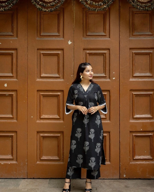 KDJ 5034 Beautiful Kurti Set  - L-40