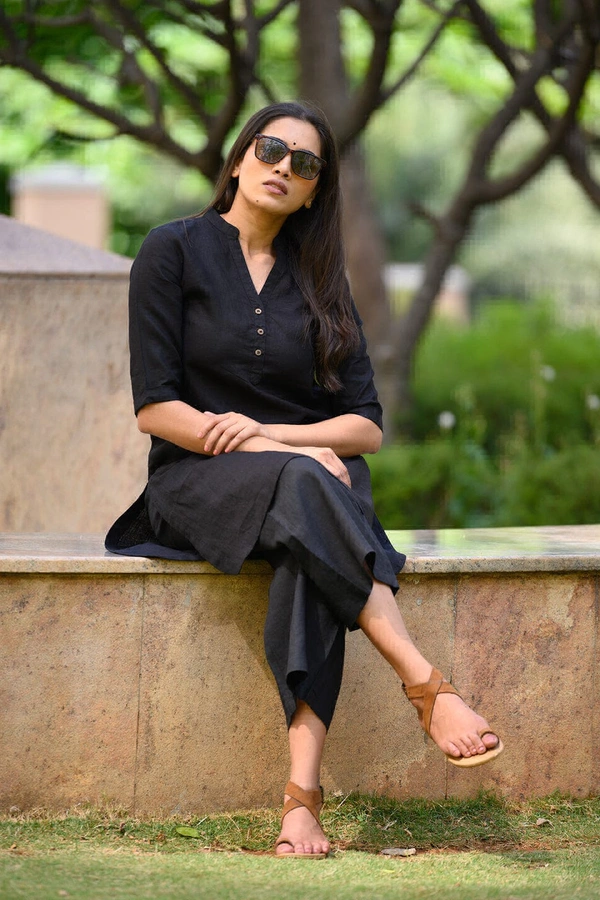 KDJ 5043 Beautiful Kurti With Pant  - Black, 42