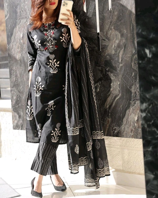 SF3 5052 NEW LUNCHIN *Beautiful Cottan Kurtis pent with Mulmal duptta* - 2XL-44