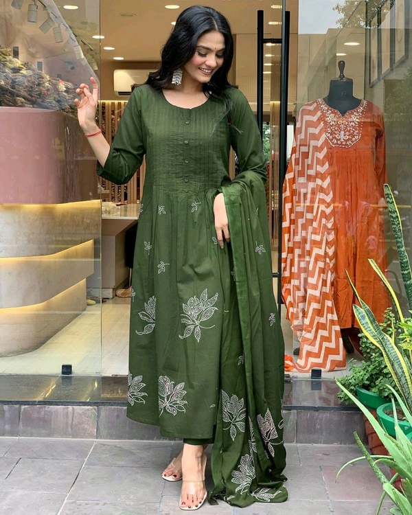 SF3  5519  Latest launch a pintex Pure Cotton Set discharge print kurti with pant and mulmul printed dupatta - Green, L-40