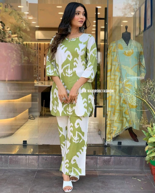 SF2  5543 NEW LONCH RAYON  Cotton Kurta Pant Set  Beautiful design - Green, L-40