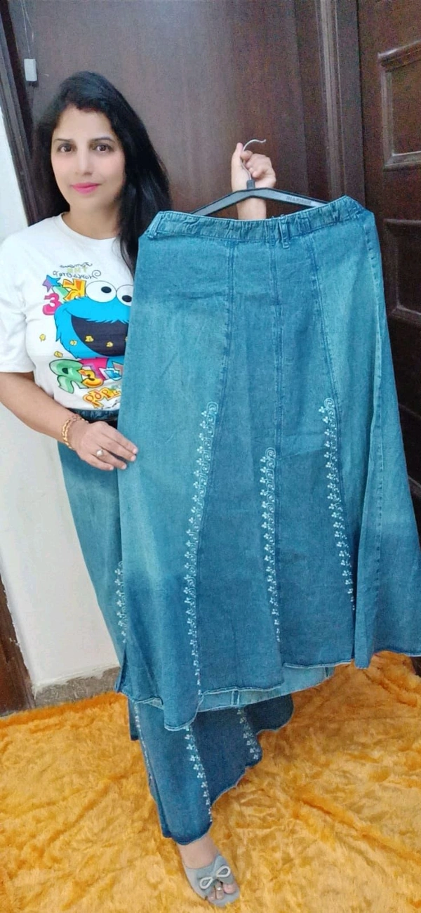 KD18  5626 Long skirt 
Fabric denim cotton 
Elastic on back waist 
 - 32