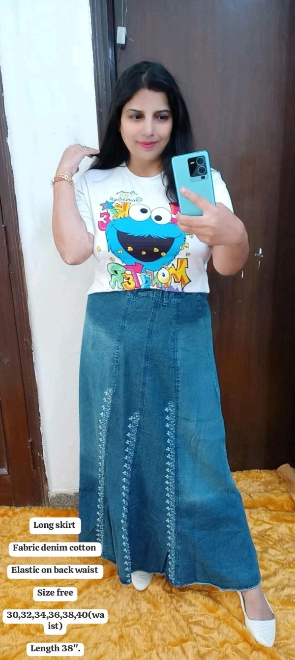 KD18  5626 Long skirt 
Fabric denim cotton 
Elastic on back waist 
 - 32