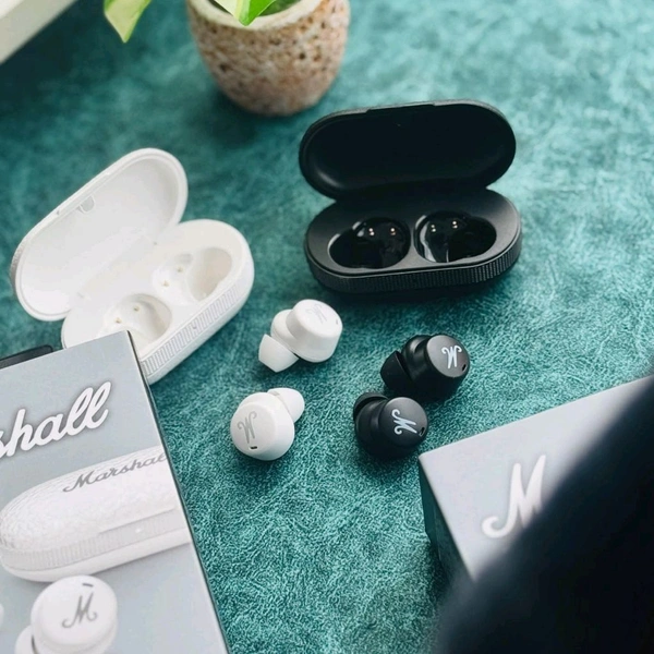 2025 Wireless Earbuds – Signature Sound & Long Battery Life - White