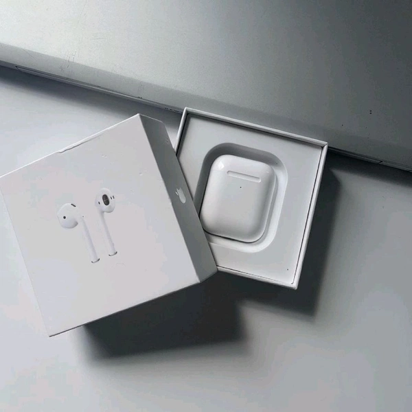 Air Pods 2 Awesome Quality With Original Brand Box Packing, Calling Features Working With Both Side Sensors Working